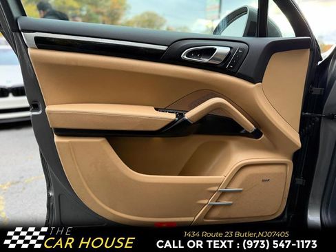 Used 2017 Porsche Cayenne S image 13