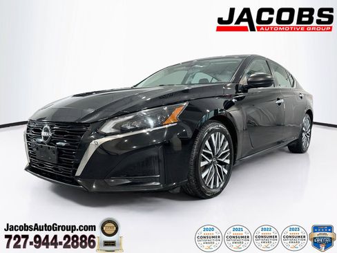 Used 2024 Nissan Altima 2.5 SV FWD image 1