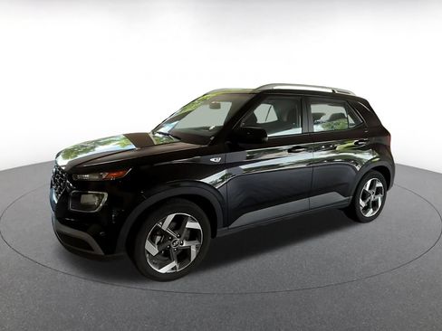 Used 2025 Hyundai Venue SEL FWD image 8