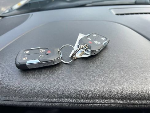 Used 2020 GMC Sierra 1500 SLE w/ X31 Off-Road Package AWD/4WD image 41