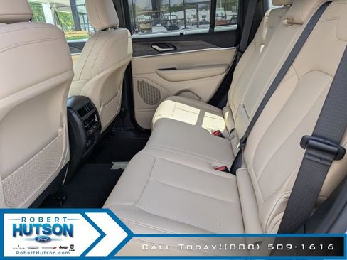 Used 2024 Jeep Grand Cherokee Limited w/ Luxury Tech Group II image 14