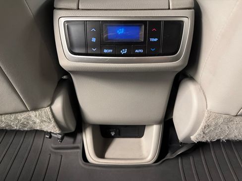 Used 2015 Toyota Highlander Limited AWD/4WD image 36