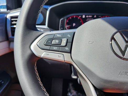 New 2025 Volkswagen Taos SEL image 10