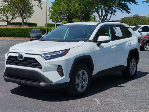 Used 2025 Toyota RAV4 XLE AWD/4WD image 5