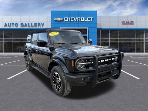 Used 2023 Ford Bronco Outer Banks image 3