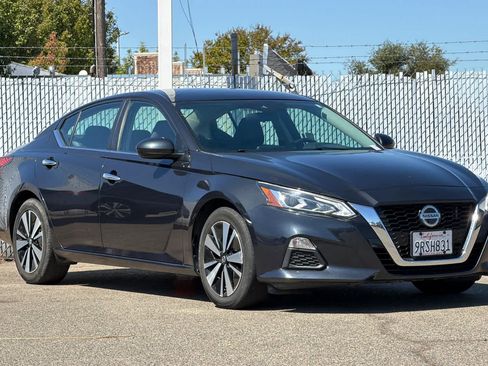 Used 2022 Nissan Altima 2.5 SV FWD image 7