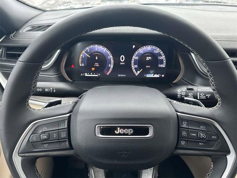 Used 2024 Jeep Grand Cherokee Limited image 19