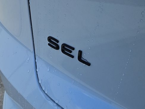 New 2026 Volkswagen Atlas Cross Sport SEL R-Line image 4