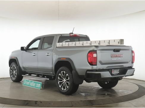 Used 2024 GMC Canyon Denali image 8