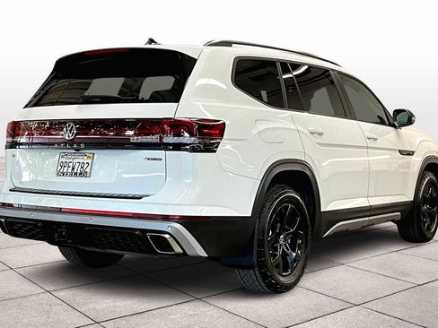 Used 2025 Volkswagen Atlas Peak Edition SE image 16