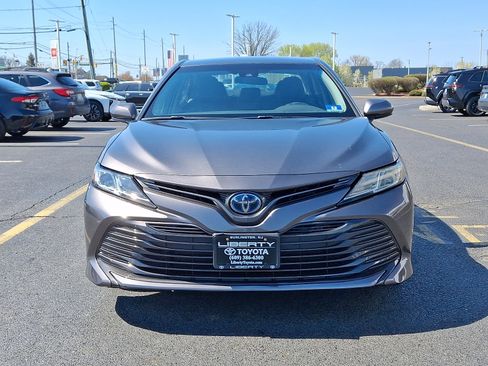 Used 2018 Toyota Camry LE image 2