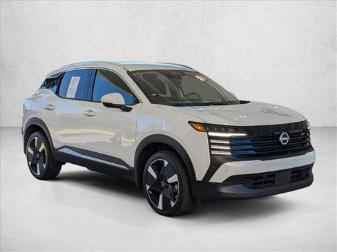Used 2025 Nissan Kicks SR AWD/4WD image 3