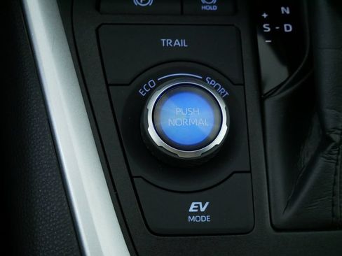 Used 2024 Toyota RAV4 XSE w/ Weather Package AWD/4WD image 32