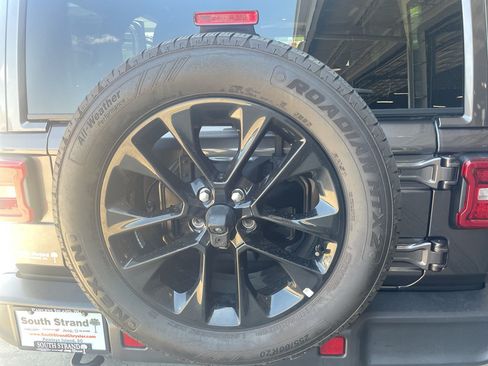 Used 2025 Jeep Wrangler Unlimited Sahara AWD/4WD image 18