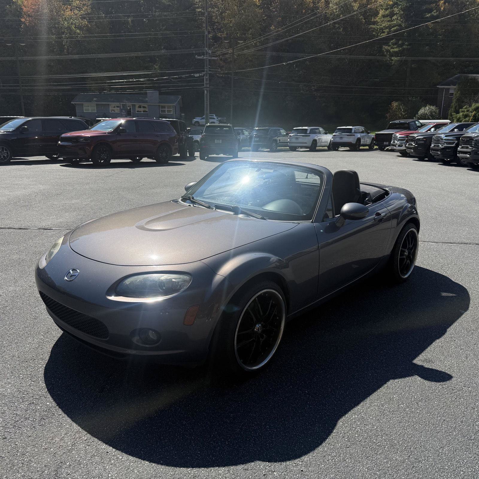 Used 2006 MAZDA MX-5 Miata Touring RWD image 3