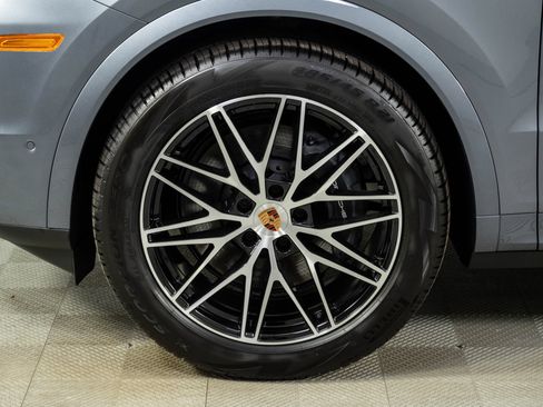 New 2026 Porsche Cayenne AWD/4WD image 40
