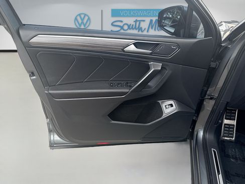 Used 2022 Volkswagen Tiguan SEL R-Line AWD/4WD image 21