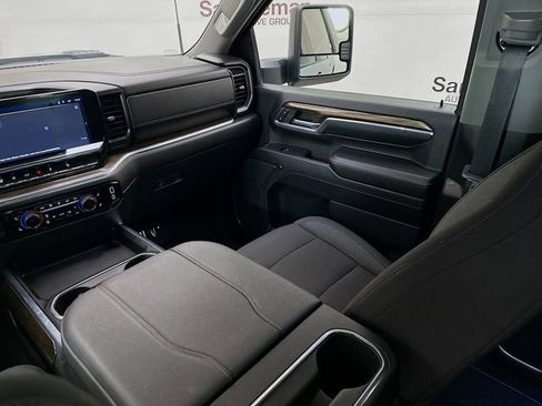 Used 2024 Chevrolet Silverado 2500 LT w/ Convenience Package image 24