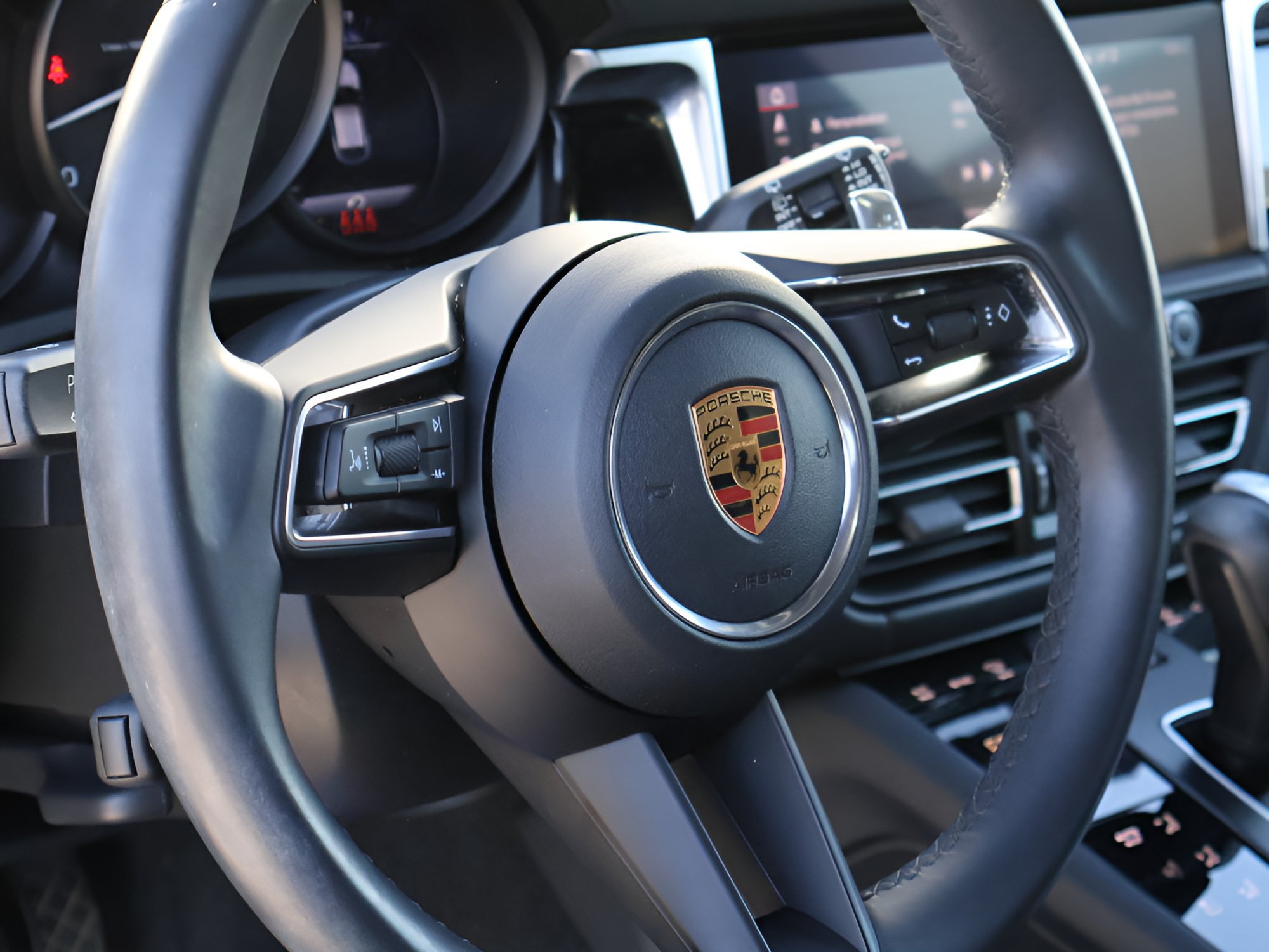 Used 2023 Porsche Macan Turbo AWD/4WD image 19