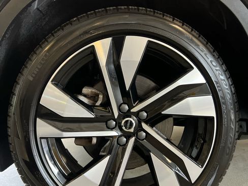 Used 2023 Volvo XC40 B5 Plus w/ Climate Package AWD/4WD image 14