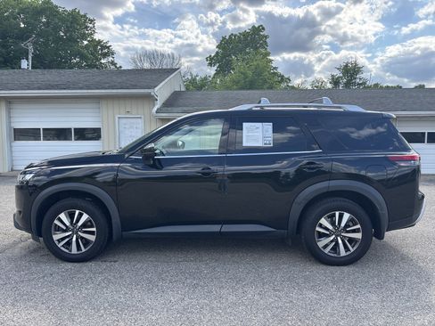 Used 2023 Nissan Pathfinder SL AWD/4WD image 9