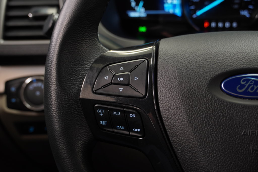 Used 2018 Ford Explorer XLT w/ Equipment Group 202A AWD/4WD image 30