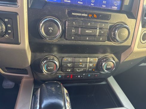 Used 2020 Ford F150 Lariat image 16