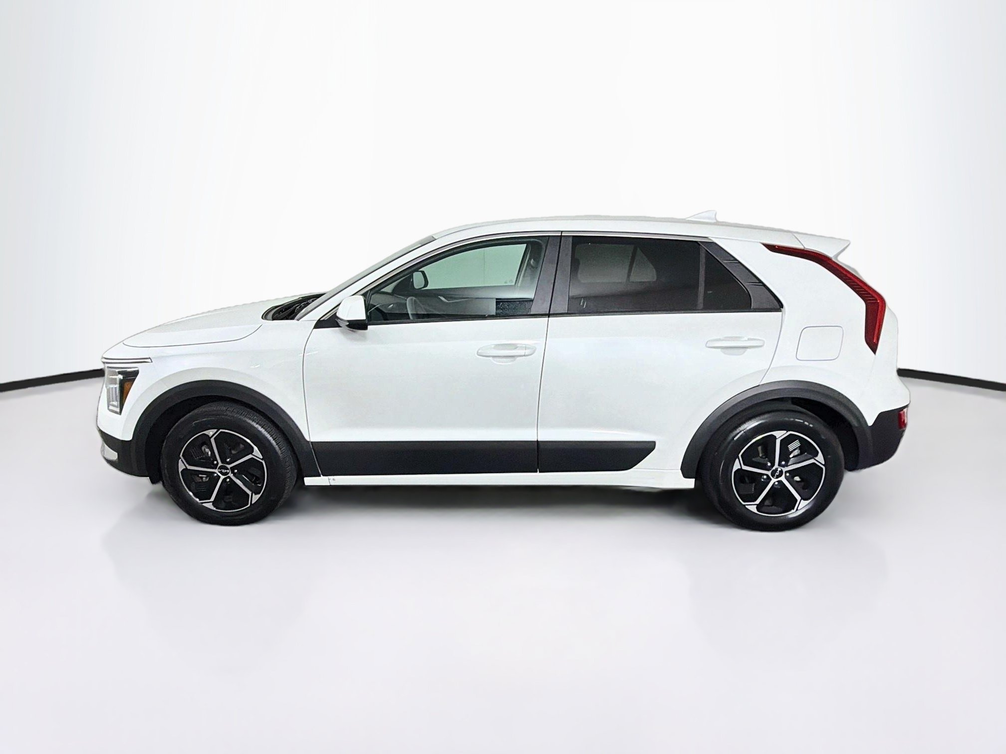 Used 2026 Kia Niro LX FWD image 4