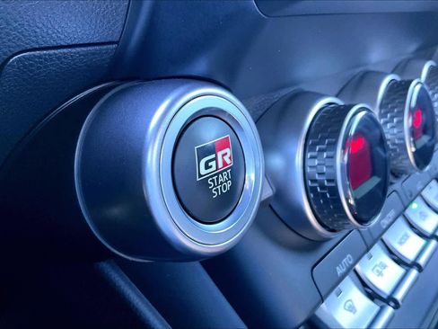 Used 2022 Toyota GR86 Premium w/ ALL Weather Mat Package (TMS) image 33