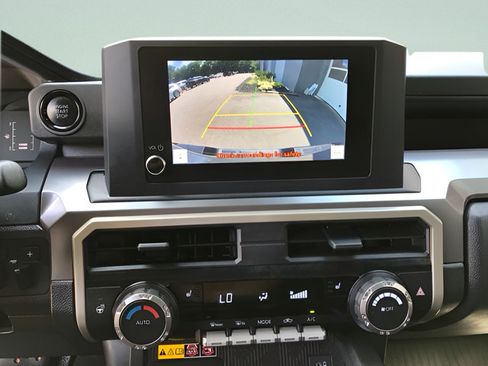 Certified 2025 Toyota Tacoma SR5 AWD/4WD image 18