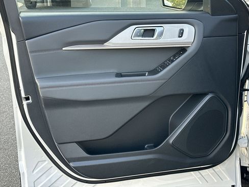 New 2025 Ford Explorer Active w/ Active Comfort Package image 14