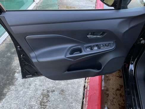 Used 2025 Nissan Versa SV image 13