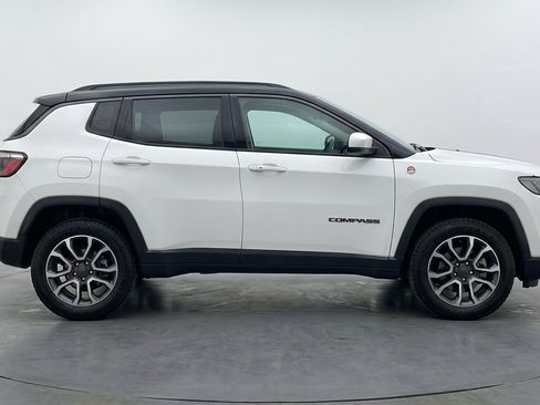 Used 2025 Jeep Compass Trailhawk w/ Trailer Tow Group AWD/4WD image 11