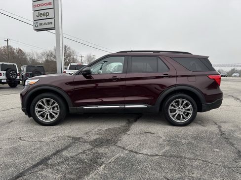 Used 2022 Ford Explorer XLT w/ Equipment Group 202A image 2