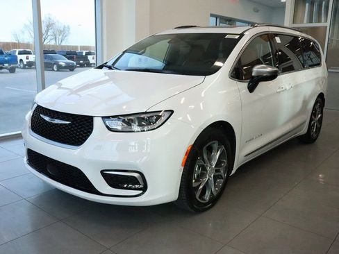 New 2026 Chrysler Pacifica Pinnacle FWD image 11