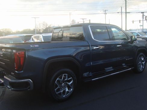 Used 2022 GMC Sierra 1500 SLT w/ SLT Convenience Package image 4
