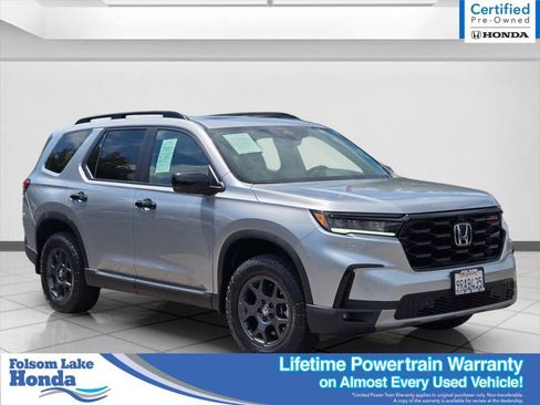 Certified 2025 Honda Pilot TrailSport image 1