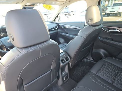 Used 2023 Buick Envision Avenir image 27