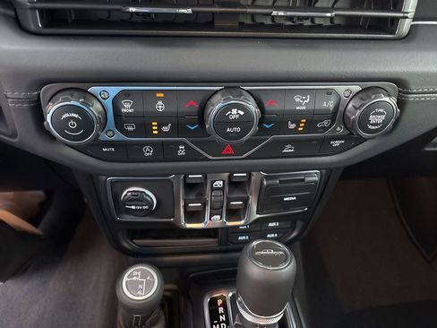 New 2026 Jeep Gladiator Sport AWD/4WD image 27
