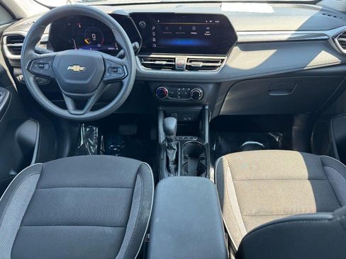 Used 2025 Chevrolet TrailBlazer LS w/ LS Convenience Package FWD image 11