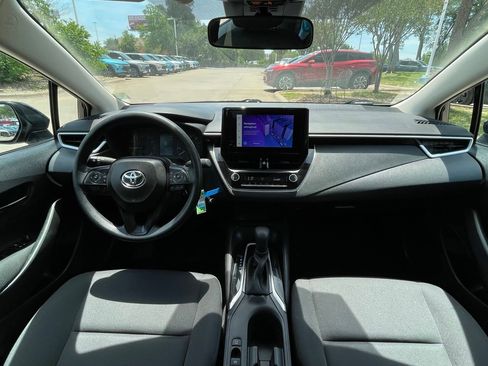 Used 2025 Toyota Corolla LE FWD image 10