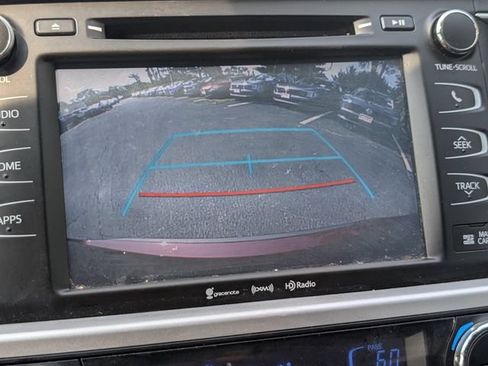 Used 2019 Toyota Highlander XLE AWD/4WD image 28