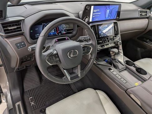 New 2025 Lexus LX 600 4WD w/ Luxury Package image 17