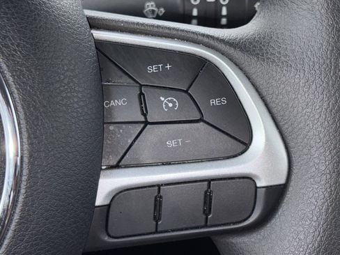 Used 2023 Jeep Renegade Latitude AWD/4WD image 15