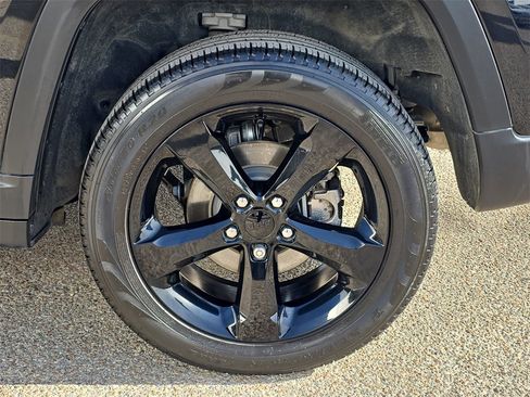 Used 2024 Jeep Grand Cherokee Limited w/ Black Appearance Package image 32