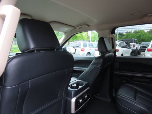 Used 2024 Ford Expedition XLT AWD/4WD image 31