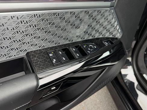 Used 2023 BMW i7 xDrive60 AWD/4WD image 22