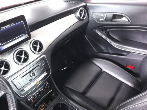 Used 2019 Mercedes-Benz CLA 250 image 29