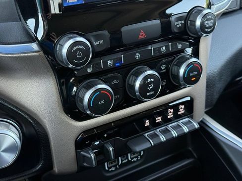 Used 2022 RAM 1500 Laramie AWD/4WD image 18