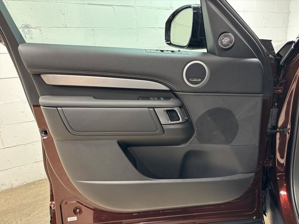 New 2026 Land Rover Discovery Limited Edition AWD/4WD image 25